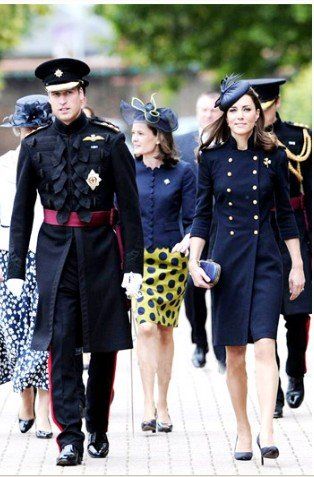 Vestido Azul Royal Princesa Kate Mid